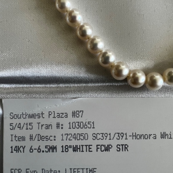 18” White Pearl Necklace - Picture 10 of 11